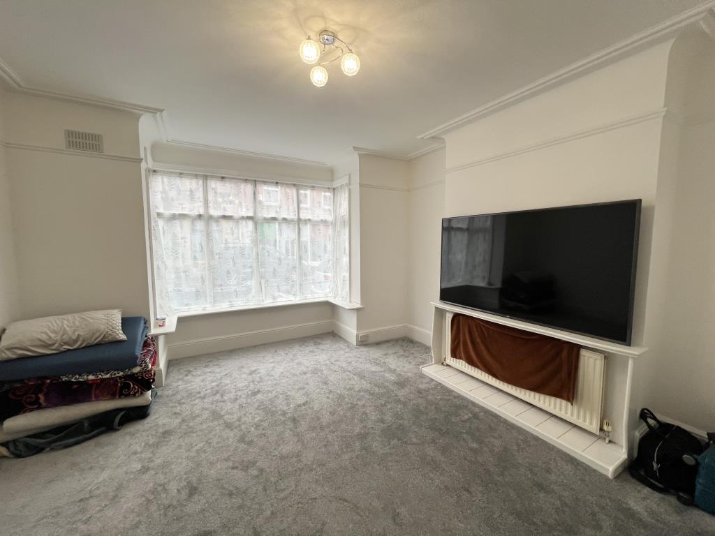 Lot: 133 - FREEHOLD RESIDENTIAL INVESTMENT COMPRISING FOUR APARTMENTS - Flat 1-Bedroom one